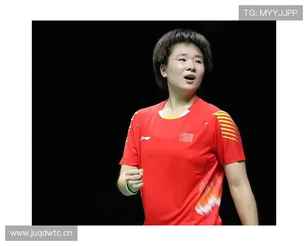 何冰娇机场照太上头，随便一动都像代言人，谁还记得她在场上的样子