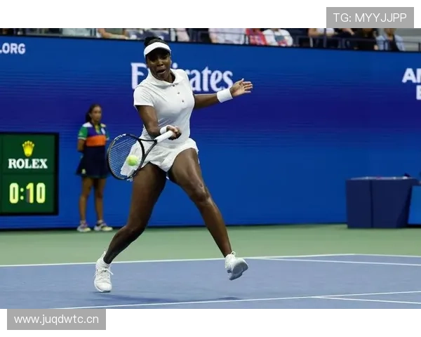 刚刷到维纳斯·威廉姆斯的更衣间照，随手一双鞋就能买我的车