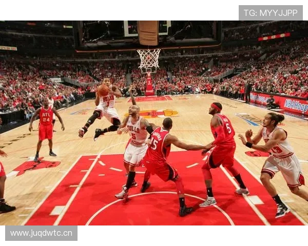 德里克·罗斯突破创造机会提升球队关键进攻效率