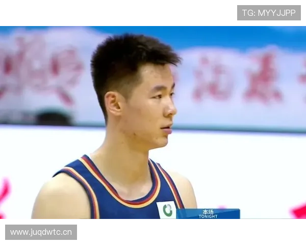 郭昊文这自律程度，凌晨四点健身房打卡跟闹着玩似的